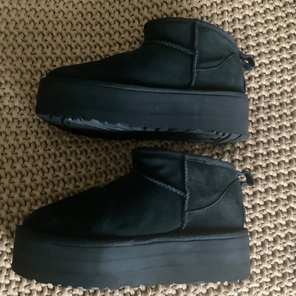 UGG - Picture 8 of 10